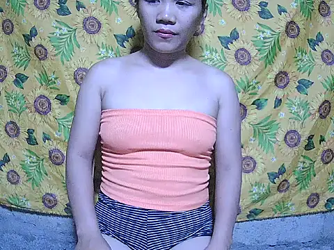 Snapshot of SweetHotBabe18 chatting on 07-24-26, 10:06 SweetHotBabe18 online show from 07-24-26, 10:06