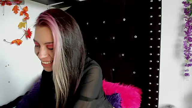 Snapshot of Midory_6 chatting on 02-19-26, 03:42 Midory 6 online show from 02-19-26, 03:42