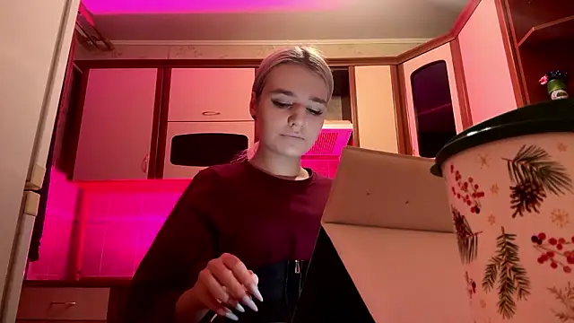 MiaBerlateen online show from 02-18-26, 06:26