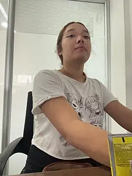 Emily Harpeer online show from 04-06-26, 11:44