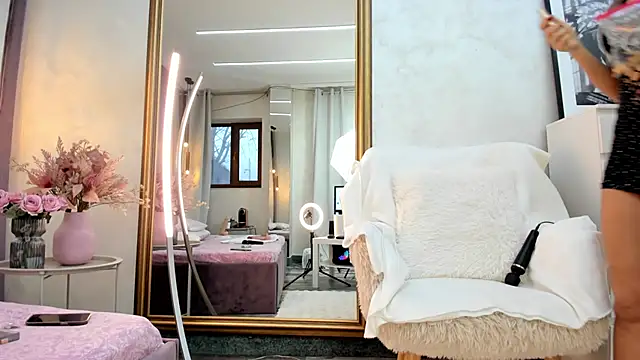 Snapshot of ElinaMoon_ chatting on 02-13-26, 06:35 ElinaMoon online show from 02-13-26, 06:35