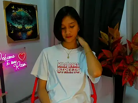 Snapshot of littlemikay chatting on 02-17-26, 06:11 littlemikay online show from 02-17-26, 06:11