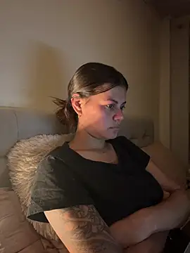 Snapshot of RachelWeisz_ chatting on 07-27-26, 10:11 RachelWeisz online show from 07-27-26, 10:11