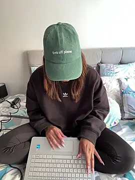 RachelWeisz  online show from 04-18-26, 06:32