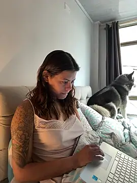 Snapshot of RachelWeisz_ chatting on 05-02-26, 12:54 RachelWeisz online show from 05-02-26, 12:54