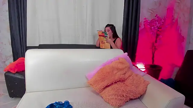 Love girlnew 1 online show from 03-07-26, 10:21