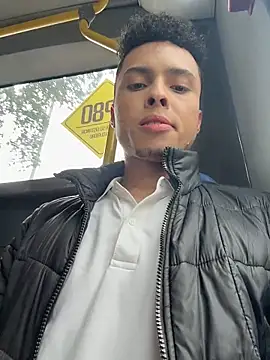 Snapshot of Eros_lee chatting on 02-17-26, 05:32 Eros lee online show from 02-17-26, 05:32