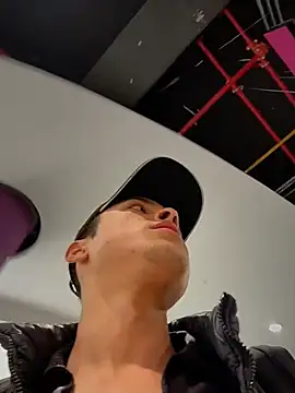 Snapshot of Eros_lee chatting on 03-22-26, 04:30 Eros lee online show from 03-22-26, 04:30