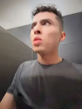 Snapshot of Eros_lee chatting on 02-09-26, 01:36 Eros lee online show from 02-09-26, 01:36