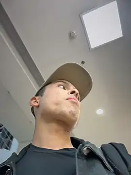 Snapshot of Eros_lee chatting on 03-01-26, 10:43 Eros lee online show from 03-01-26, 10:43