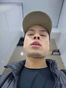 Snapshot of Eros_lee chatting on 03-15-26, 05:09 Eros lee online show from 03-15-26, 05:09
