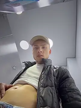 Snapshot of Eros_lee chatting on 02-21-26, 12:01 Eros lee online show from 02-21-26, 12:01