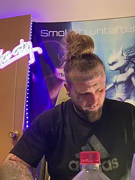 Smokebluntafterblunt online show from 04-04-26, 01:45