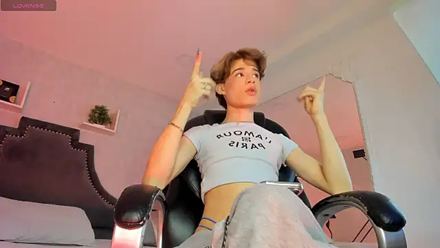 Snapshot of AngelDoll_1 chatting on 02-13-26, 05:07 AngelDoll 1 online show from 02-13-26, 05:07