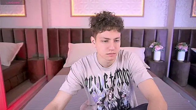 Snapshot of StefanBev chatting on 02-08-26, 07:44 StefanBev online show from 02-08-26, 07:44