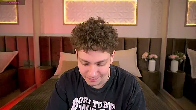 Snapshot of StefanBev chatting on 02-18-26, 07:32 StefanBev online show from 02-18-26, 07:32