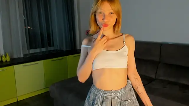 Snapshot of Kiracute18 chatting on 05-27-26, 06:59 Kiracute18 online show from 05-27-26, 06:59
