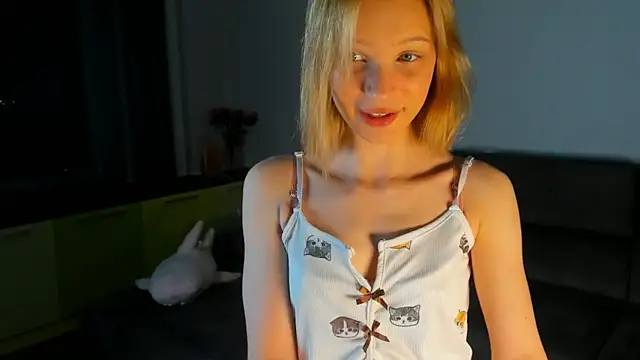 Snapshot of Kiracute18 chatting on 05-31-26, 06:53 Kiracute18 online show from 05-31-26, 06:53