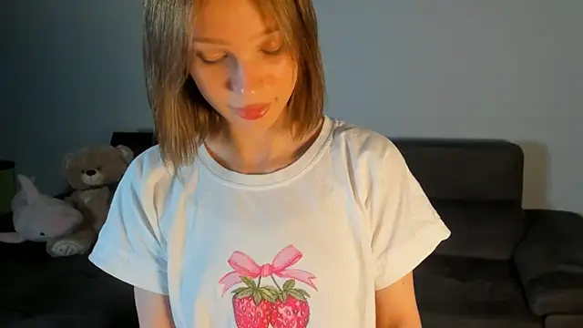 Snapshot of Kiracute18 chatting on 06-14-26, 06:42 Kiracute18 online show from 06-14-26, 06:42