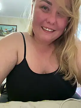 Snapshot of Mommy-girl-Lola chatting on 06-03-26, 11:22 Mommy-girl-Lola online show from 06-03-26, 11:22