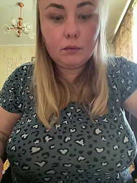 Snapshot of Mommy-girl-Lola chatting on 06-01-26, 09:42 Mommy-girl-Lola online show from 06-01-26, 09:42