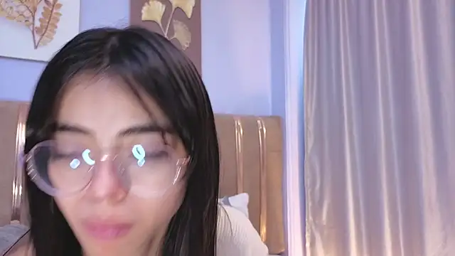 Mia Naive online show from 06-17-26, 12:04