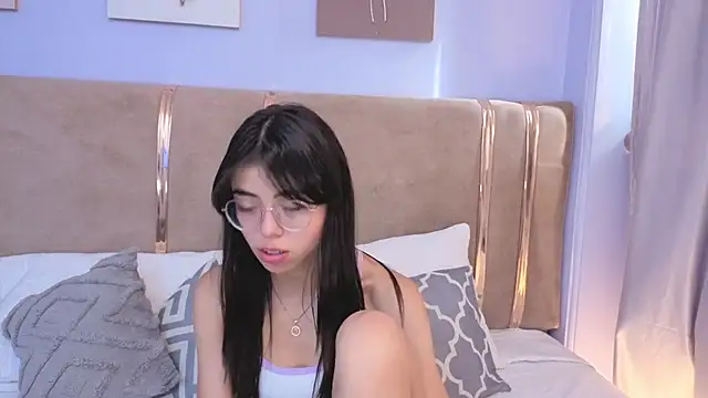 Mia Naive online show from 06-18-26, 08:14