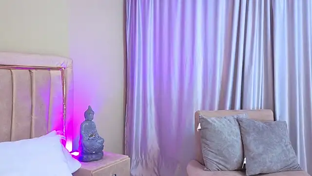 Mia Naive online show from 04-17-26, 11:57