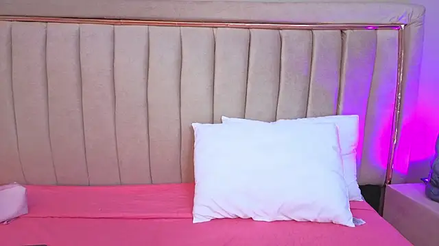 Mia Naive online show from 04-14-26, 11:59