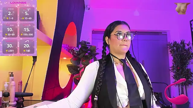 Snapshot of JoycePierce chatting on 03-13-26, 04:50 JoycePierce online show from 03-13-26, 04:50