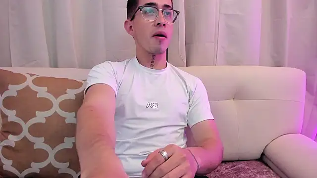 Snapshot of Tommas_Jhonson chatting on 02-17-26, 03:37 Tommas Jhonson online show from 02-17-26, 03:37