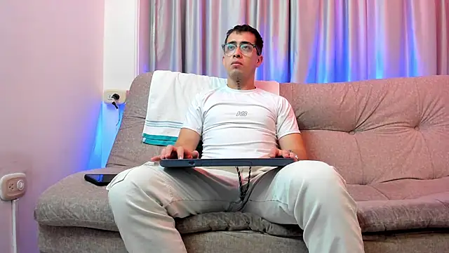 Snapshot of Tommas_Jhonson chatting on 03-01-26, 02:11 Tommas Jhonson online show from 03-01-26, 02:11