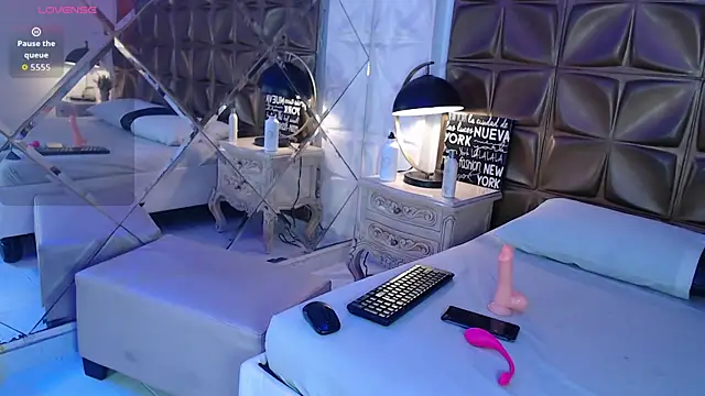 LunaJohns online show from 03-20-26, 12:39