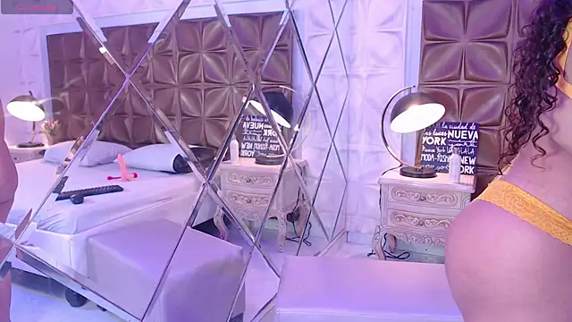 LunaJohns online show from 04-04-26, 12:34