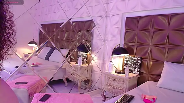 LunaJohns online show from 03-19-26, 12:27