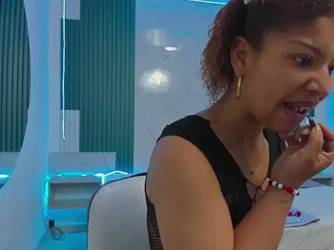 Snapshot of Shantall-blue chatting on 02-16-26, 07:23 Shantall-blue online show from 02-16-26, 07:23