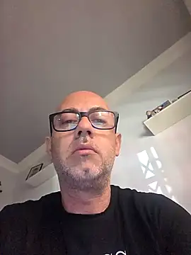 pareja47 online show from 04-21-26, 08:32