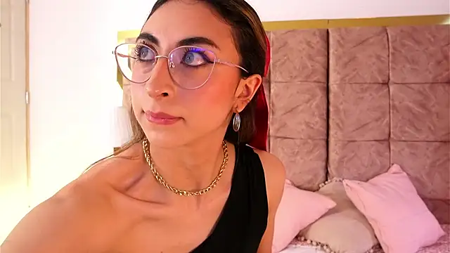 EmmaClark   online show from 04-06-26, 08:21