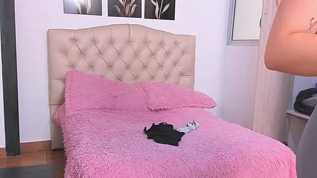 Kitty f00x online show from 06-15-26, 07:24