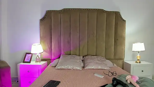 Alessiia Moon online show from 04-04-26, 01:06