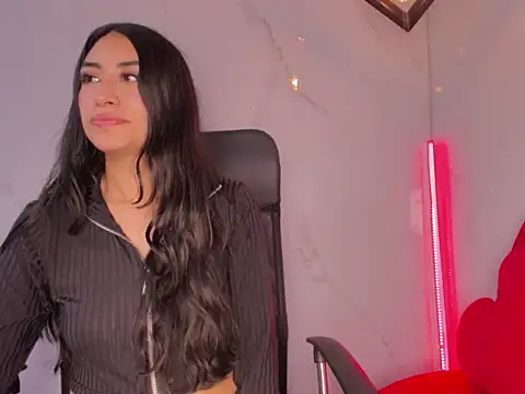 Snapshot of TiffanyDream8 chatting on 02-20-26, 09:50 TiffanyDream8 online show from 02-20-26, 09:50