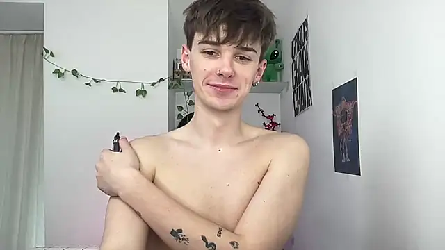 Snapshot of YourMilkyGuy chatting on 06-11-26, 11:18 YourMilkyGuy online show from 06-11-26, 11:18