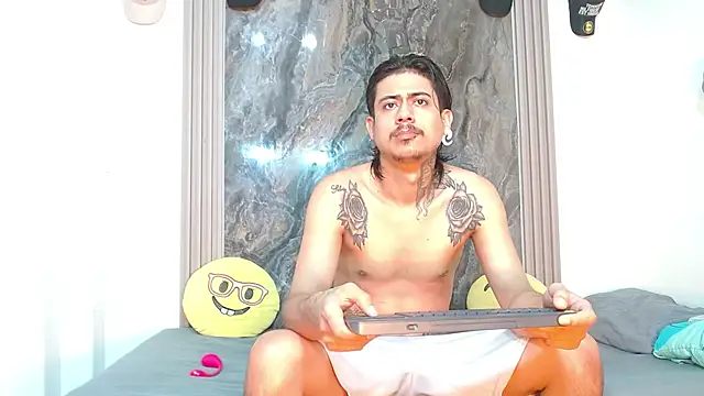 Snapshot of Damian-and-Camerum chatting on 05-05-26, 03:31 Damian-and-Camerum online show from 05-05-26, 03:31