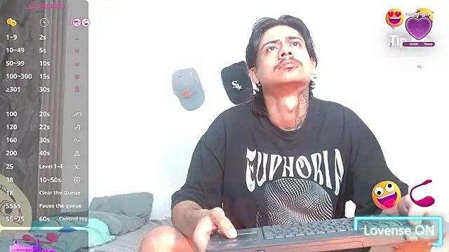 Damian-and-Camerum online show from 04-09-26, 03:19