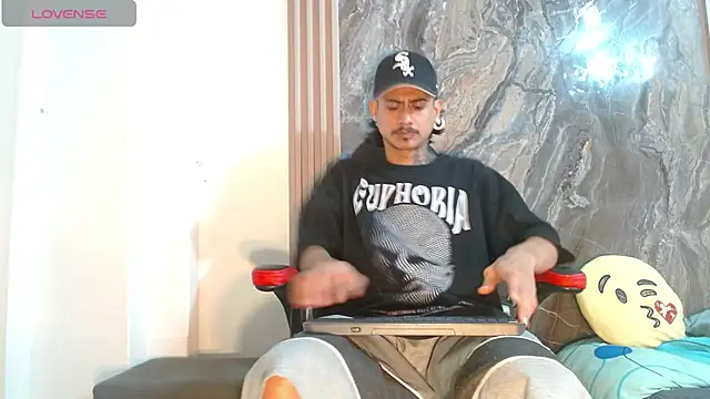 Damian-and-Camerum online show from 04-15-26, 02:39