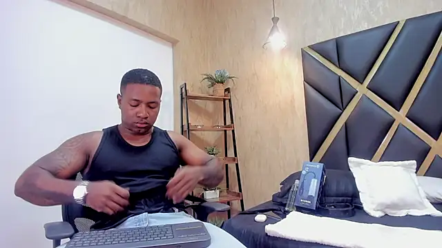 Snapshot of LuccianoDaytona chatting on 02-23-26, 07:58 LuccianoDaytona online show from 02-23-26, 07:58