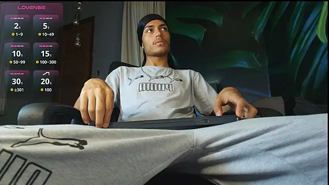 Snapshot of ItsZairen chatting on 02-10-26, 03:49 ItsZairen online show from 02-10-26, 03:49