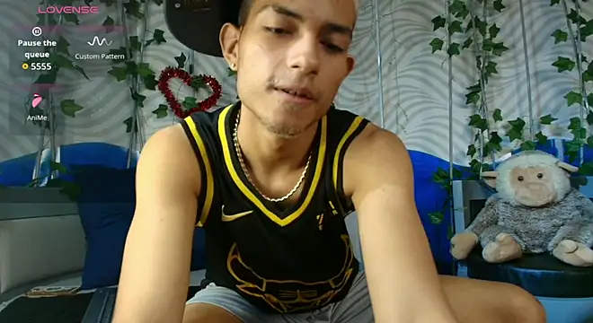 Snapshot of ItsZairen chatting on 02-25-26, 03:18 ItsZairen online show from 02-25-26, 03:18