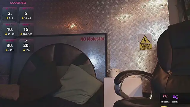 Snapshot of ItsZairen chatting on 02-11-26, 04:12 ItsZairen online show from 02-11-26, 04:12