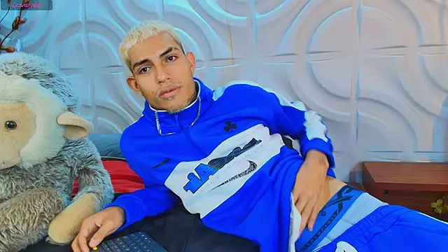 ItsZairen online show from 03-29-26, 03:19